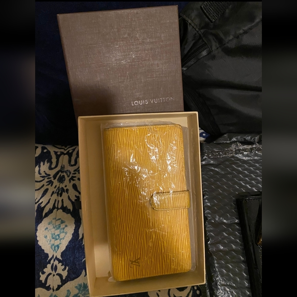 Louis vuitton continental kiss lock euc yellow epi with box,bag/s…